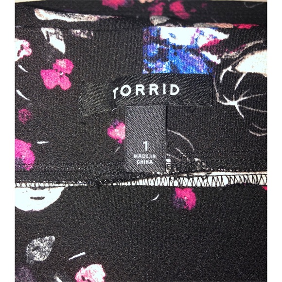 Torrid Black floral fold over skirt - Picture 5 of 5